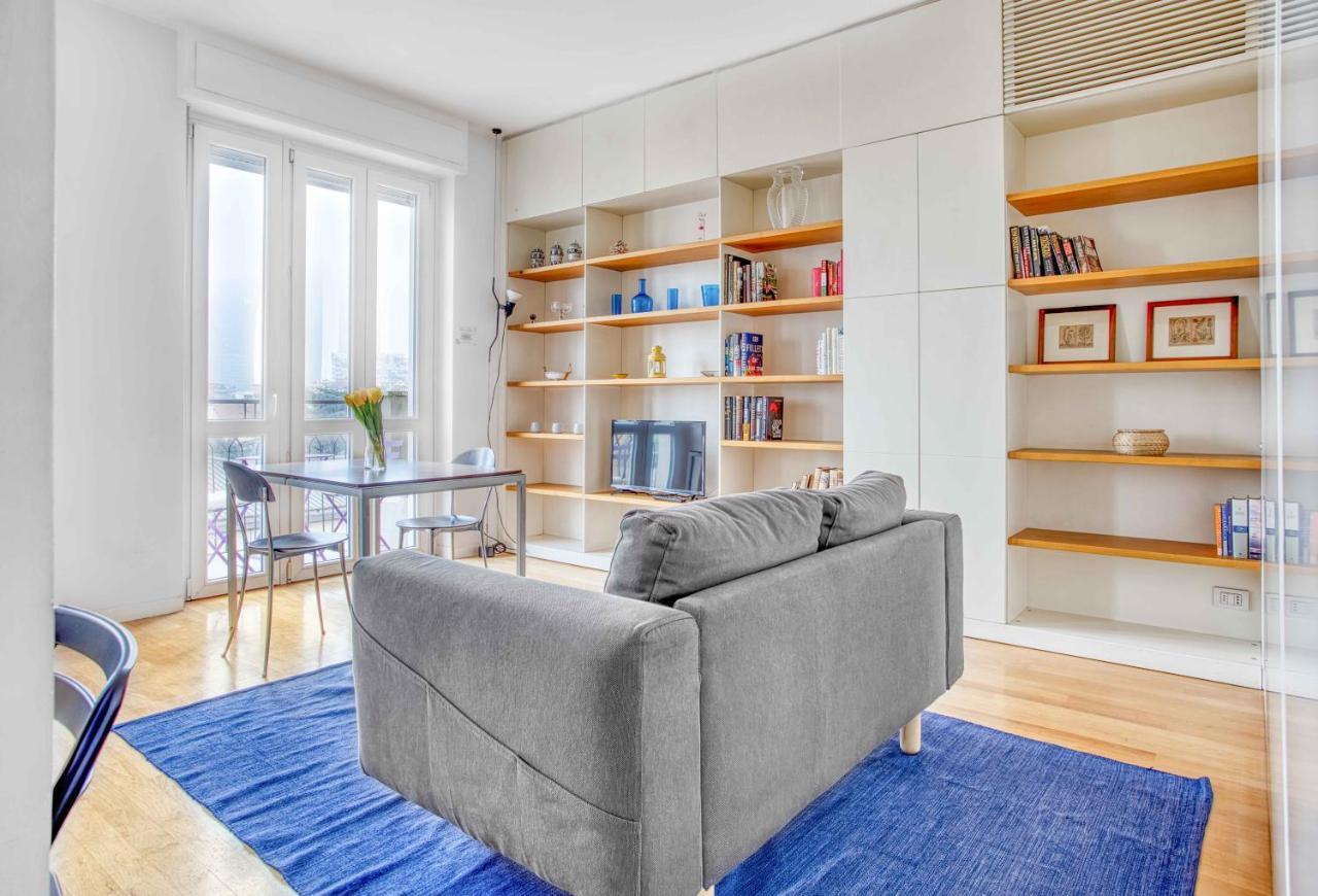 Joivy Vibrant Studio With Balcony Milano Exteriör bild