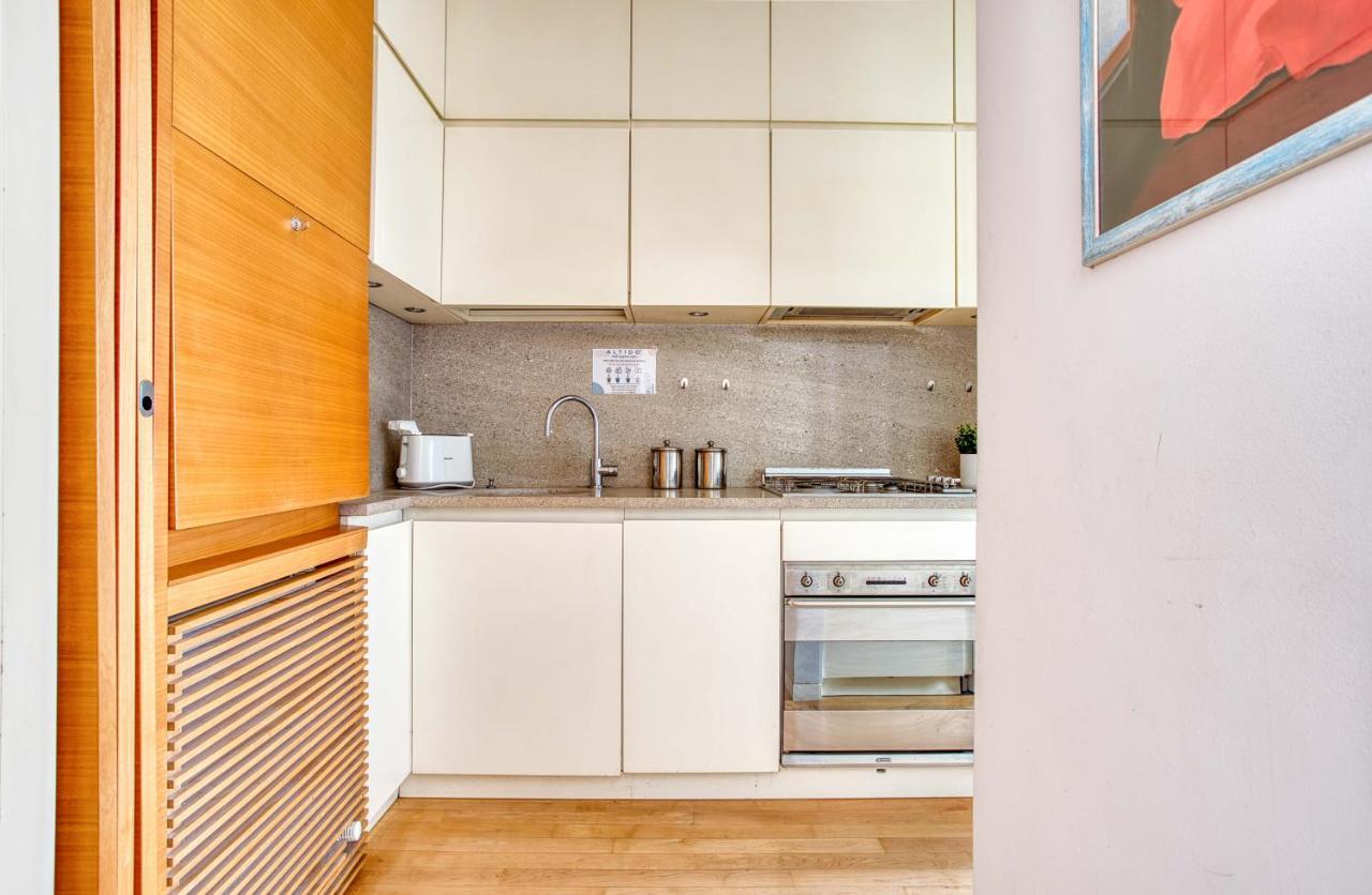 Joivy Vibrant Studio With Balcony Milano Exteriör bild