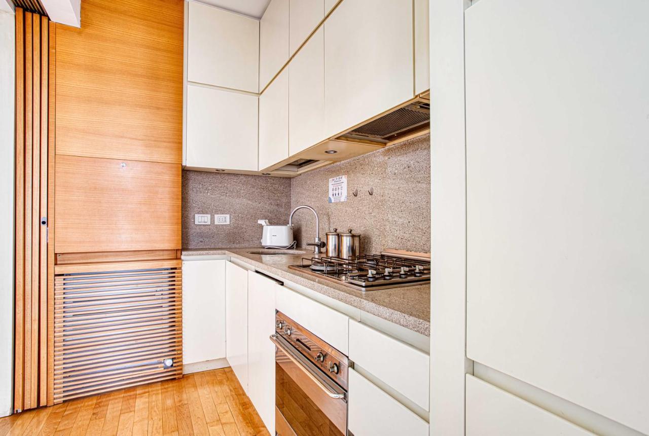 Joivy Vibrant Studio With Balcony Milano Exteriör bild