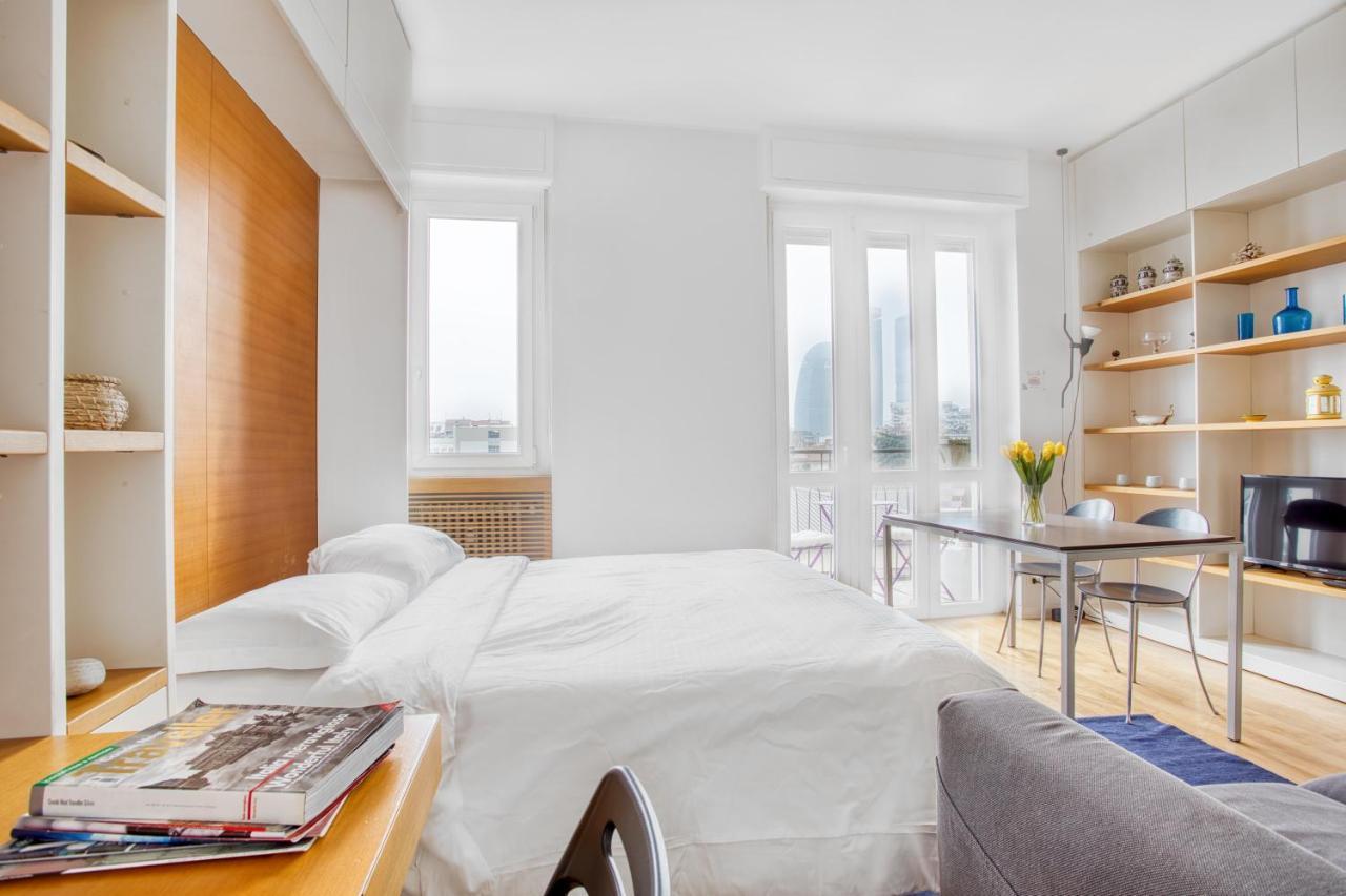 Joivy Vibrant Studio With Balcony Milano Exteriör bild